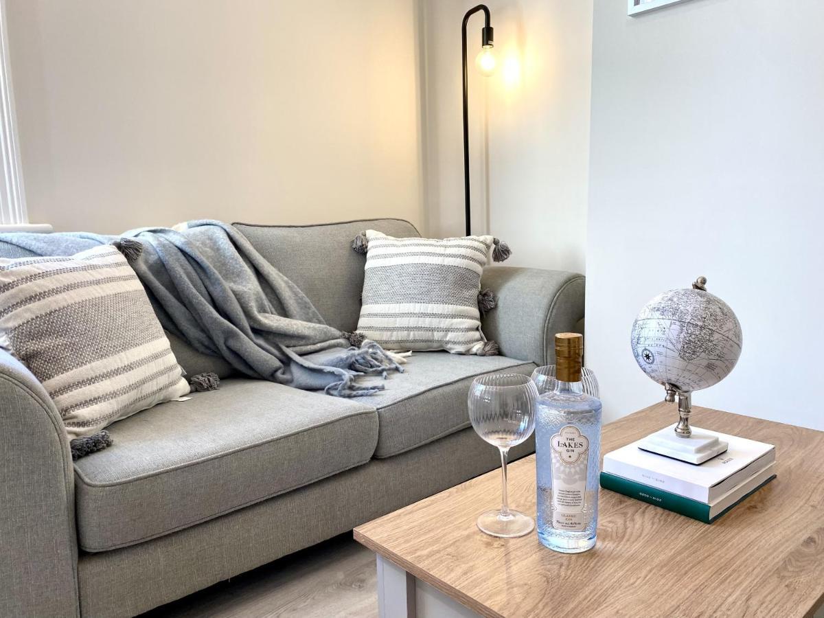 Stunning Beach Themed 2 Bed Apartment Bournemouth Exterior photo