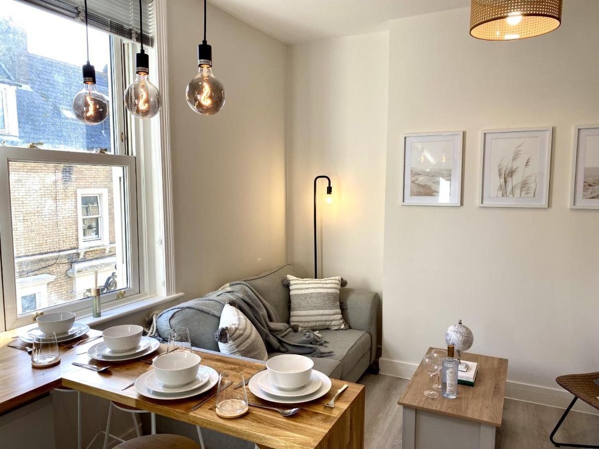 Stunning Beach Themed 2 Bed Apartment Bournemouth Exterior photo
