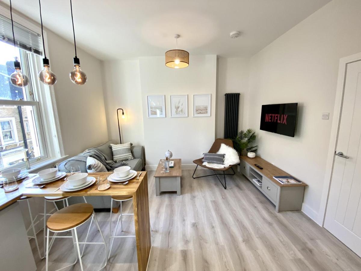 Stunning Beach Themed 2 Bed Apartment Bournemouth Exterior photo