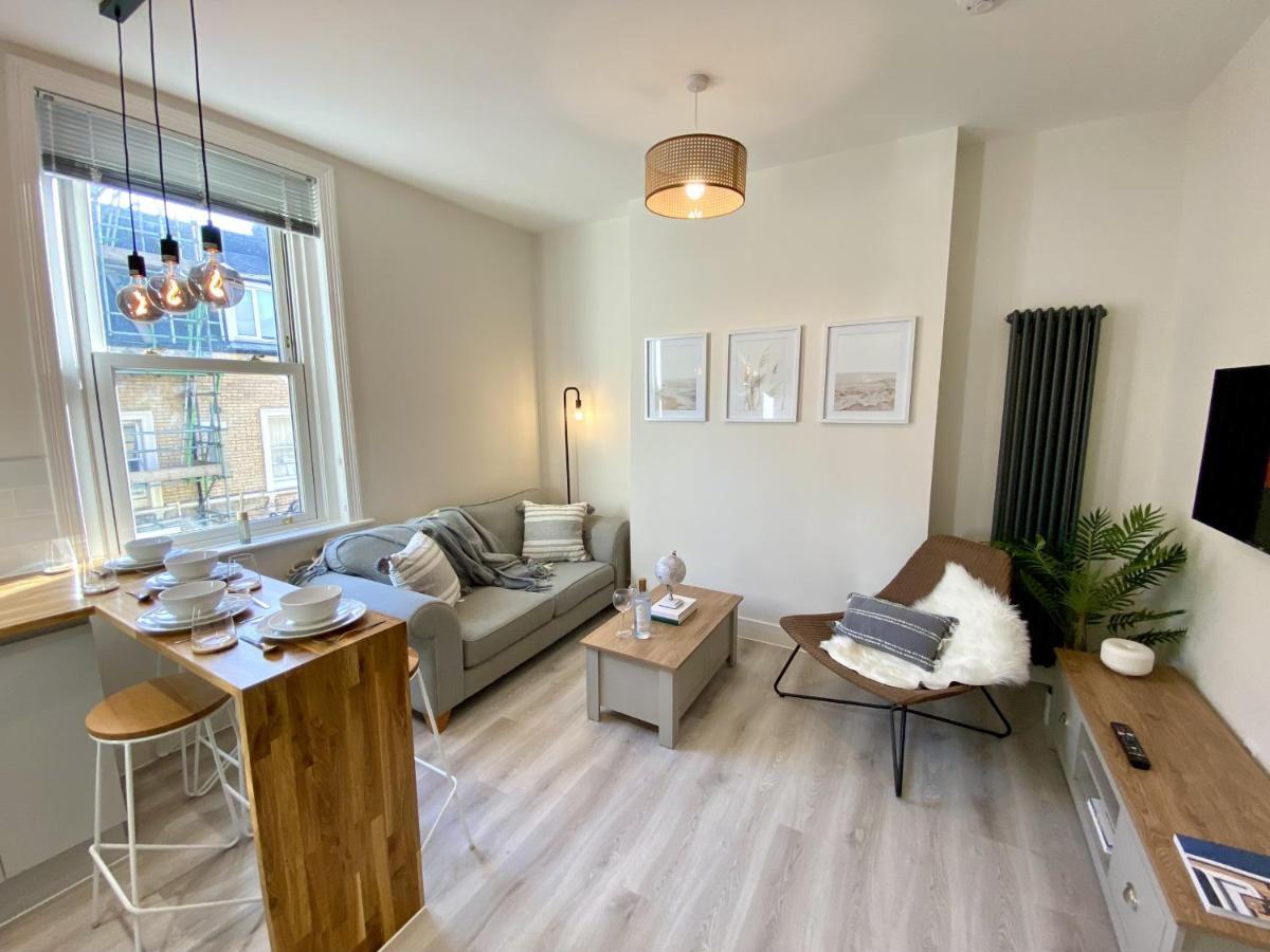 Stunning Beach Themed 2 Bed Apartment Bournemouth Exterior photo