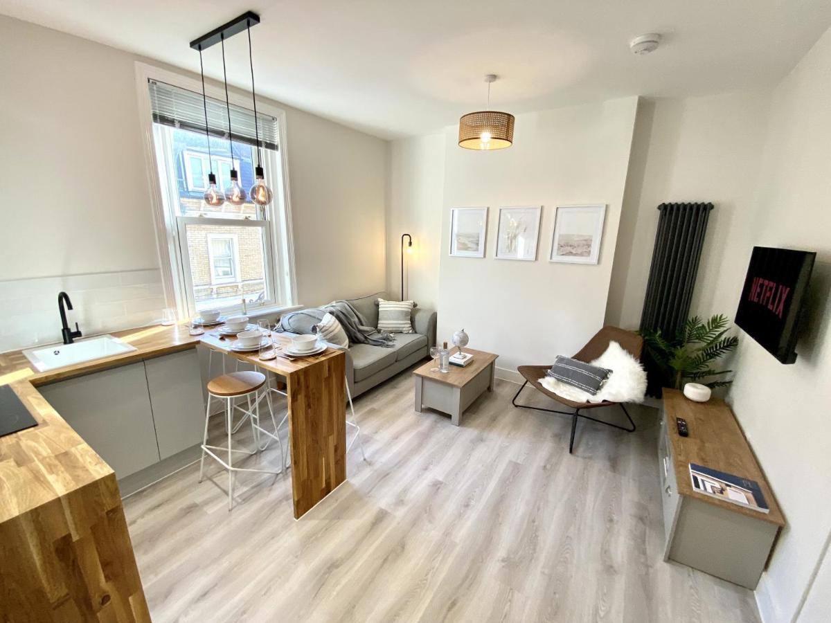 Stunning Beach Themed 2 Bed Apartment Bournemouth Exterior photo